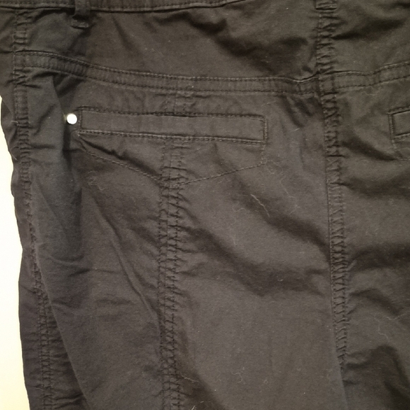 Chico's Crop Black Cargo Pants In Lighrweight Cotton - Picture 8 of 8